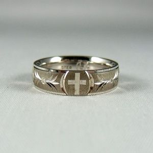 NWOT Silver Cross Design Gents Wedding Band